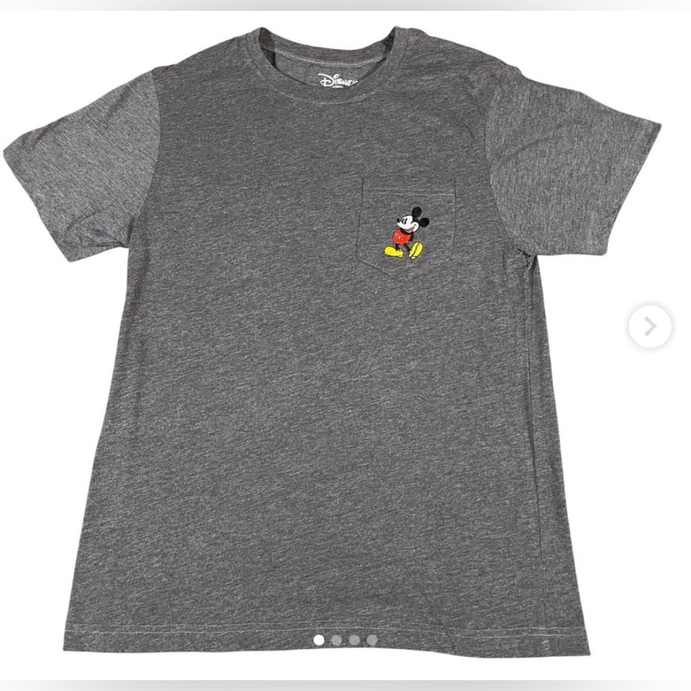 Cotton Uniqlo UT Disney Mickey Mouse pocket t-shirt.